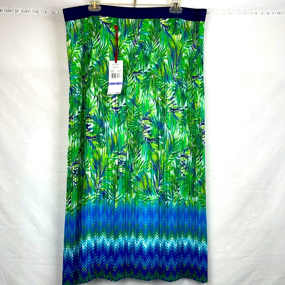 Women’s size 18 Ruby Rd. Lined accordion, pleated elastic waist skirt. 35” long.